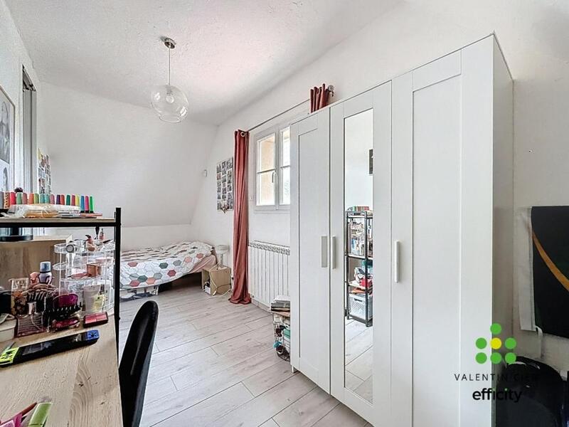 Maison - 201 m² - 8 pièces