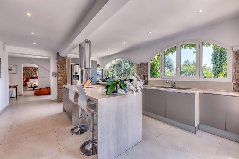 Maison - 195 m² - 6 pièces