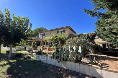 Villa - 213 m² - 6 pièces
