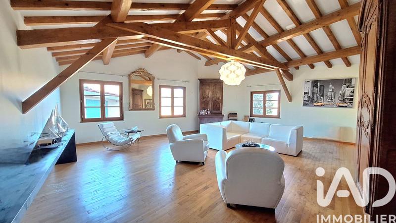 Maison - 240 m² - 6 pièces