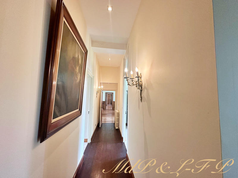 Maison bourgeoise - 700 m² - 19 pièces