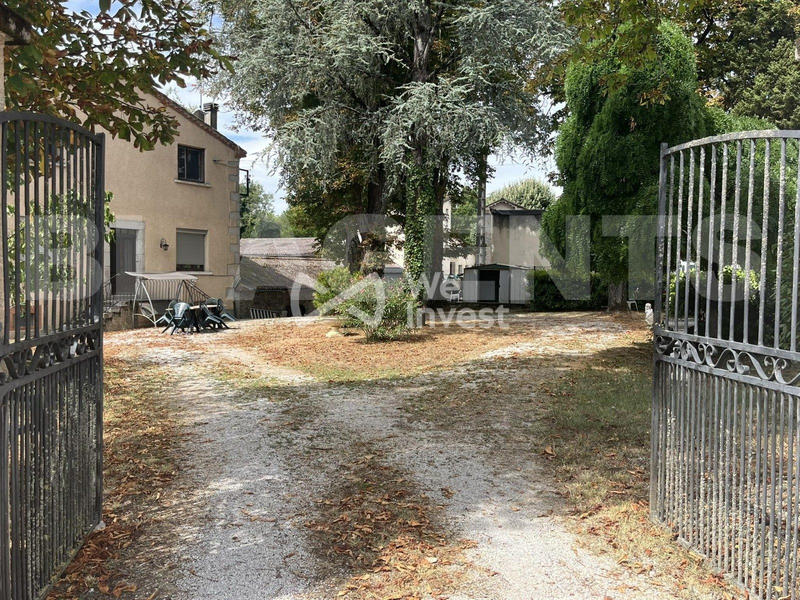 Maison - 300 m² - 6 pièces