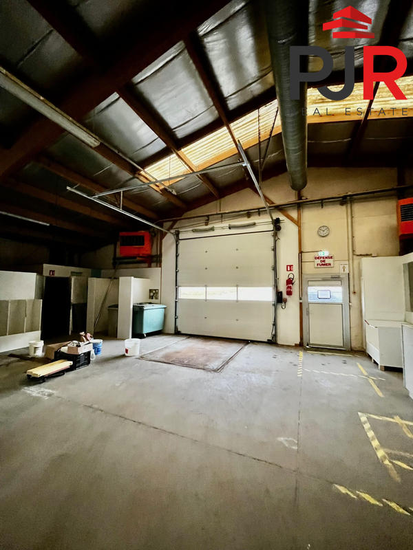 Local d'activités - 2 131 m²