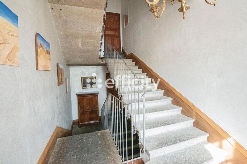 Maison - 480 m² - 13 pièces