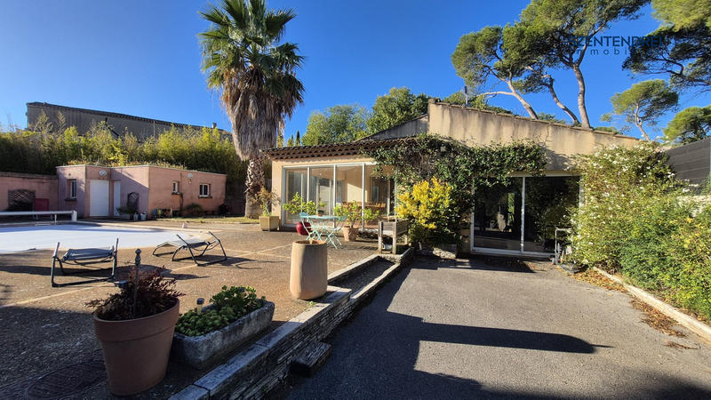 Villa - 366 m² - 12 pièces