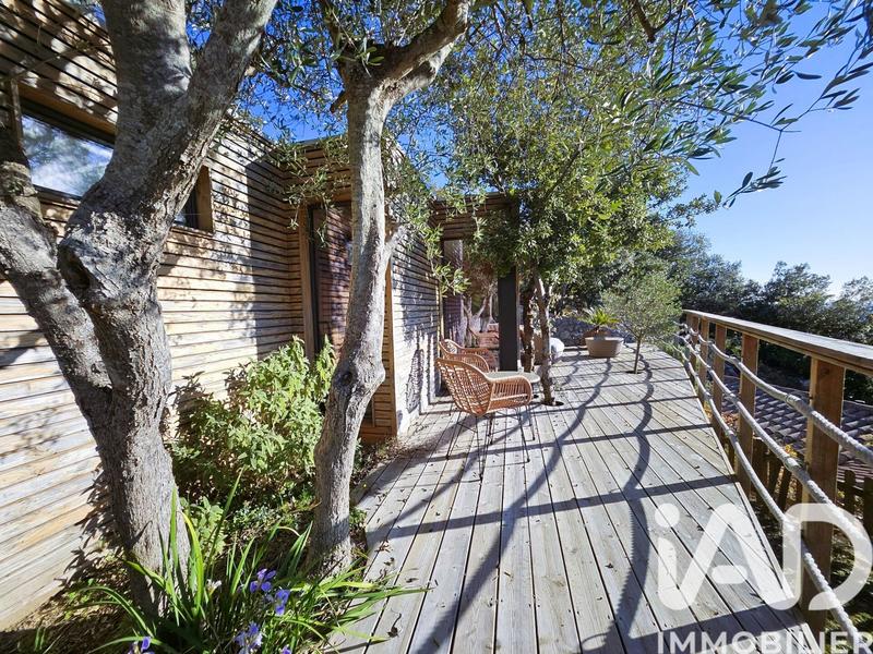 Maison - 240 m² - 5 pièces