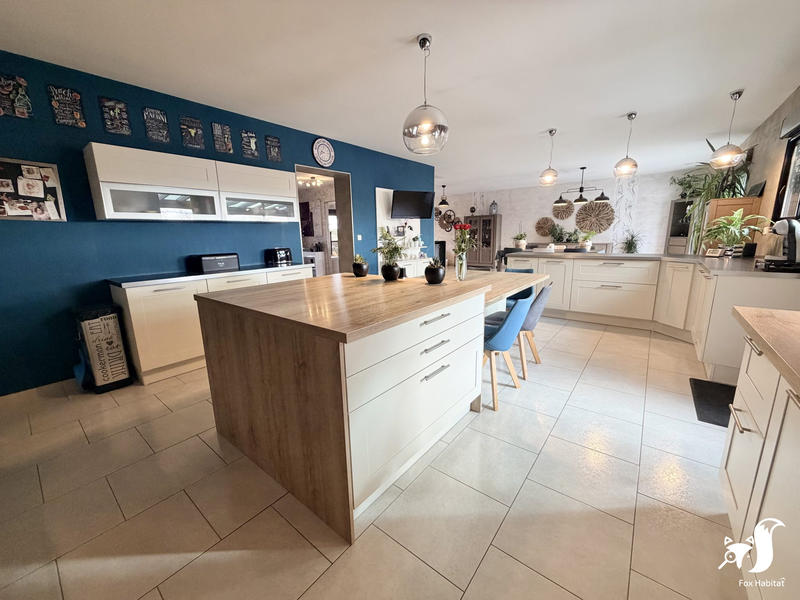 Maison - 214 m² - 6 pièces