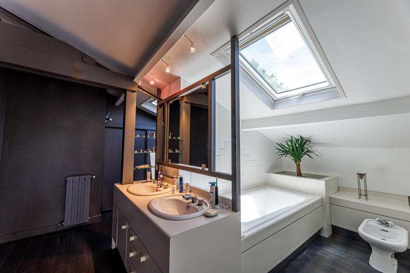 Maison - 219 m² - 7 pièces