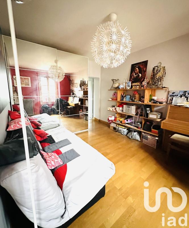 Maison - 220 m² - 10 pièces