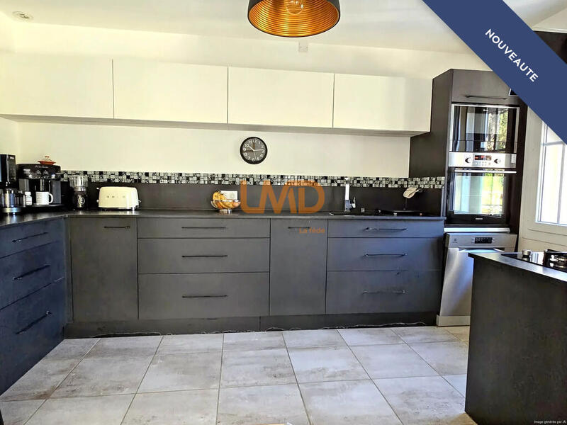 Propriété - 196 m² - 8 pièces