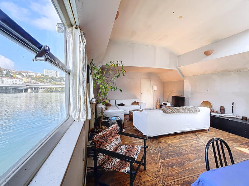 Péniche - 160 m² - 6 pièces