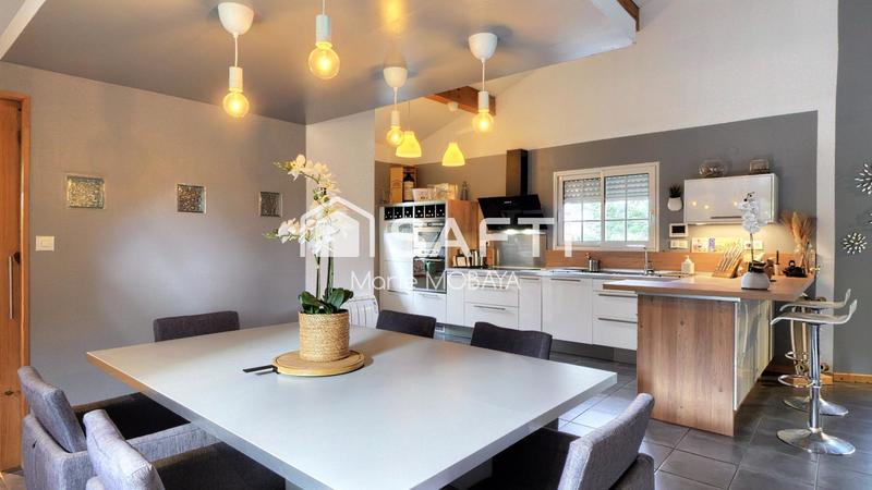 Maison - 210 m² - 6 pièces