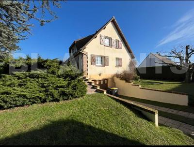 Maison traditionnelle - 114 m² - 6 pièces