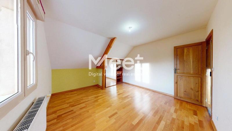 Maison - 220 m² - 6 pièces