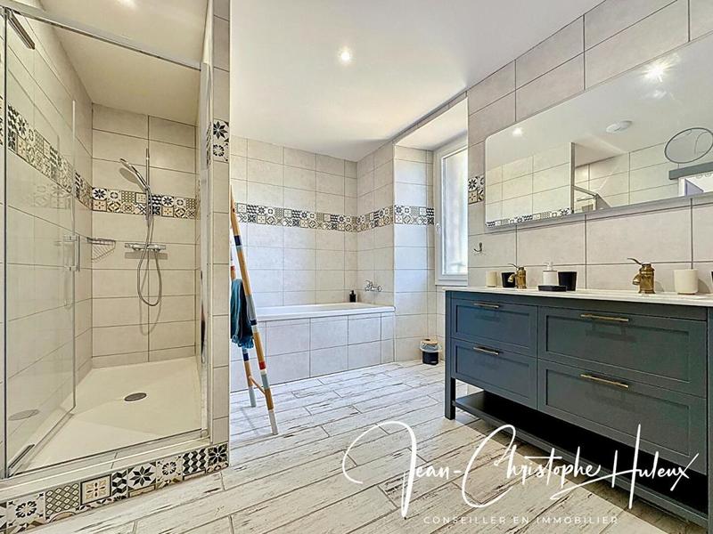 Maison - 418 m² - 18 pièces