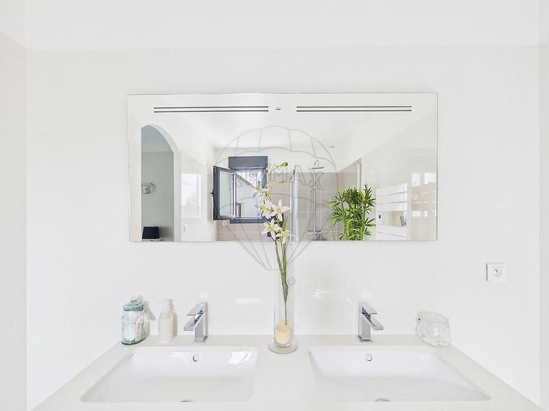 Propriété - 404 m² - 8 pièces