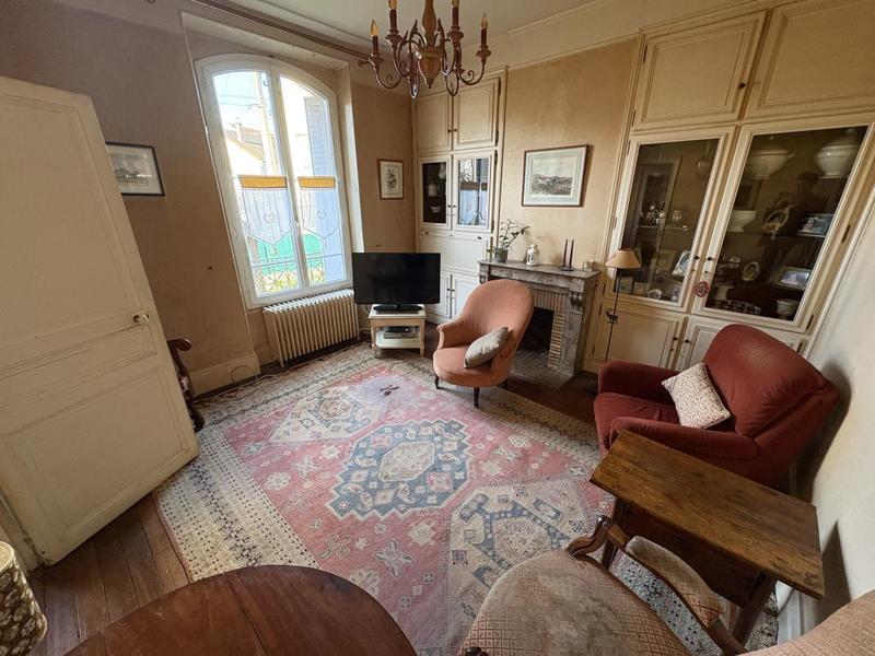 Maison - 202 m² - 9 pièces