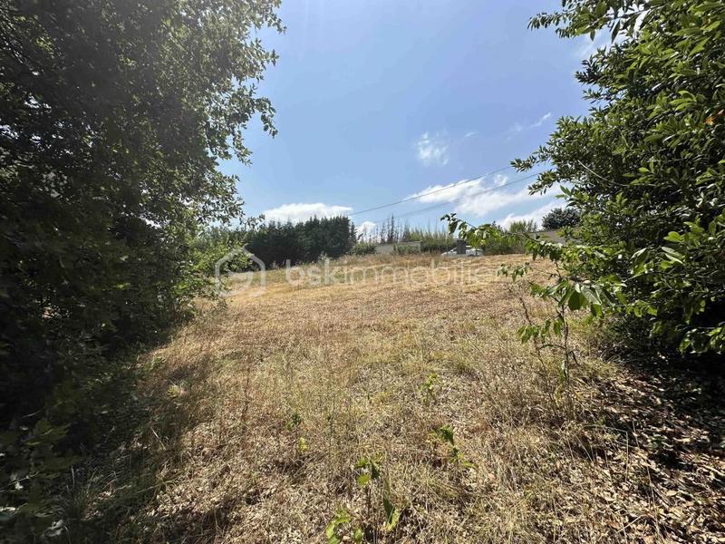 Terrain constructible - 2 135 m²