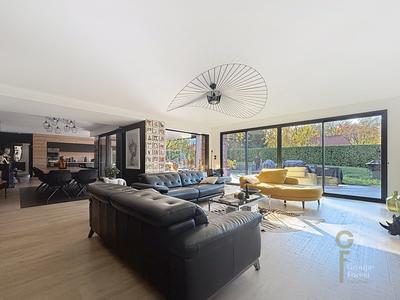 Maison - 269 m² - 8 pièces