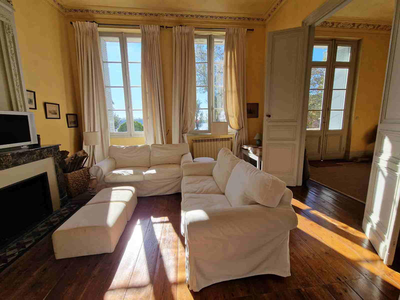 Propriété - 353 m² - 11 pièces