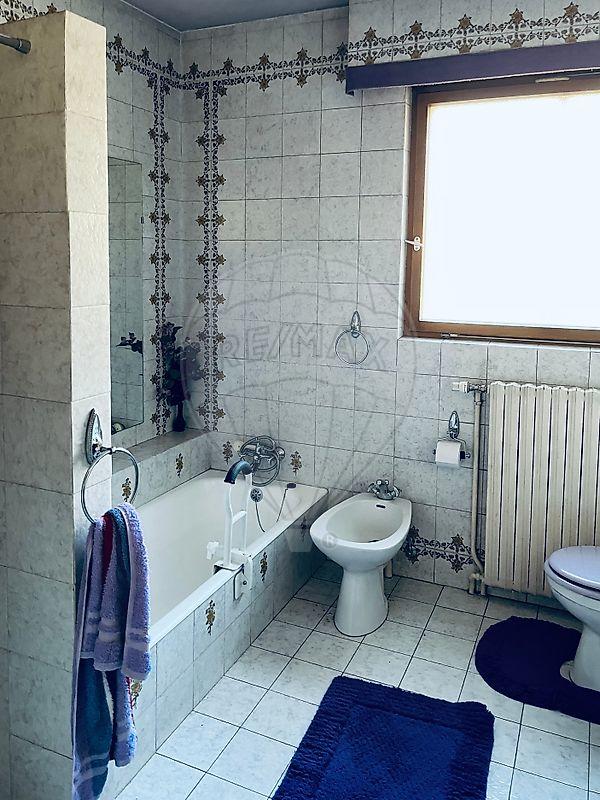 Maison - 213 m² - 8 pièces