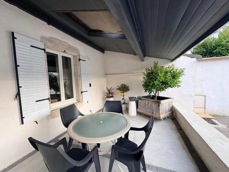 Maison - 260 m² - 8 pièces