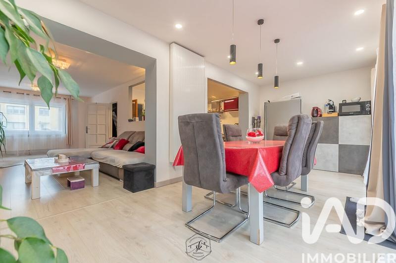 Maison - 99 m² - 5 pièces