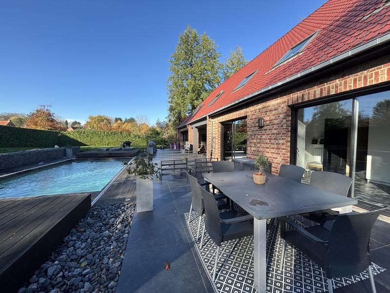 Maison - 269 m² - 8 pièces