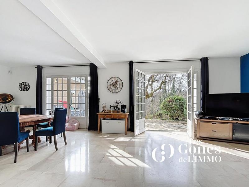 Propriété - 340 m² - 7 pièces