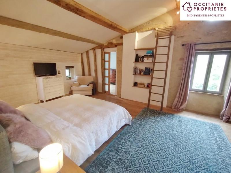 Maison ancienne - 530 m² - 12 pièces