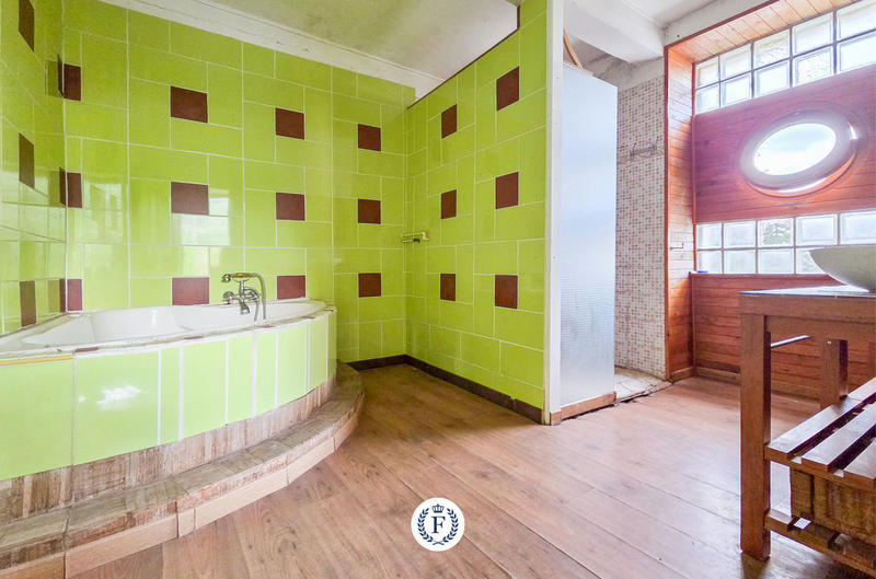 Maison - 224 m² - 8 pièces