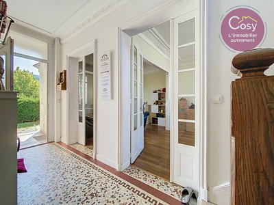 Villa - 180 m² - 9 pièces