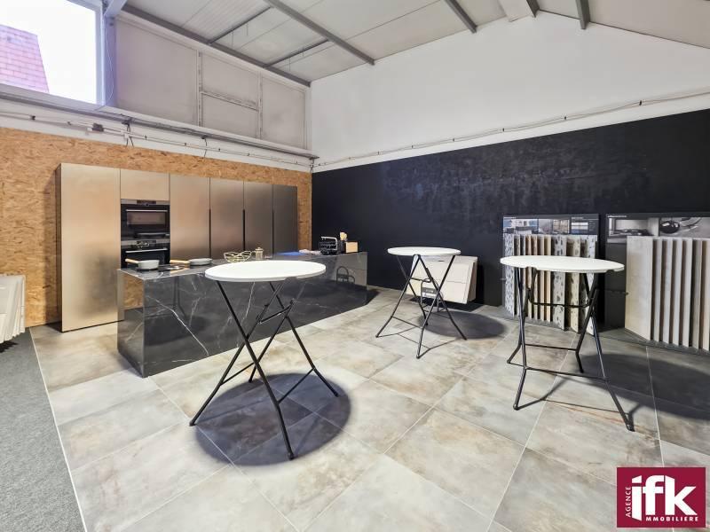 Local commercial - 327 m² - 2 pièces