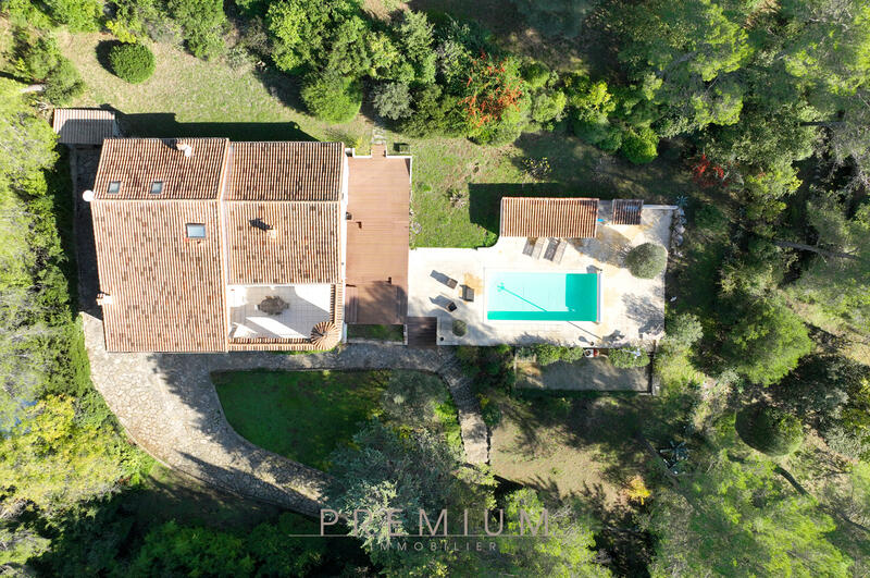 Villa - 215 m² - 7 pièces