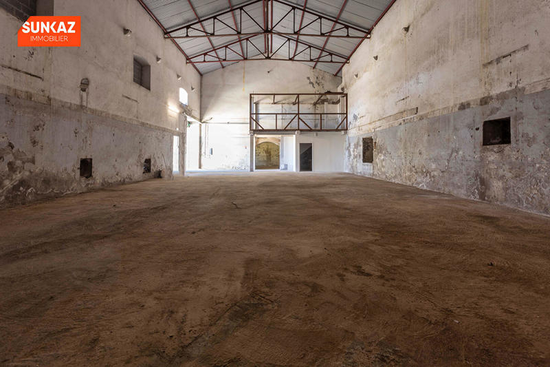 Local d'activités - 617 m²