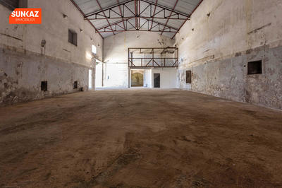 Local d'activités - 617 m²