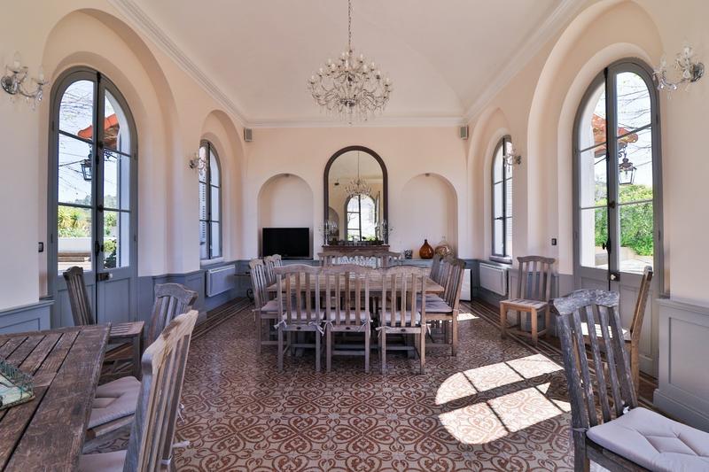 Maison - 281 m² - 11 pièces