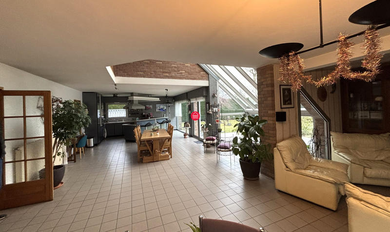 Maison - 237 m² - 12 pièces