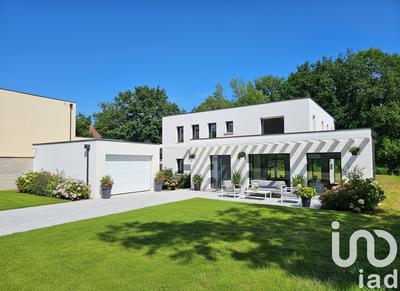 Maison - 218 m² - 8 pièces