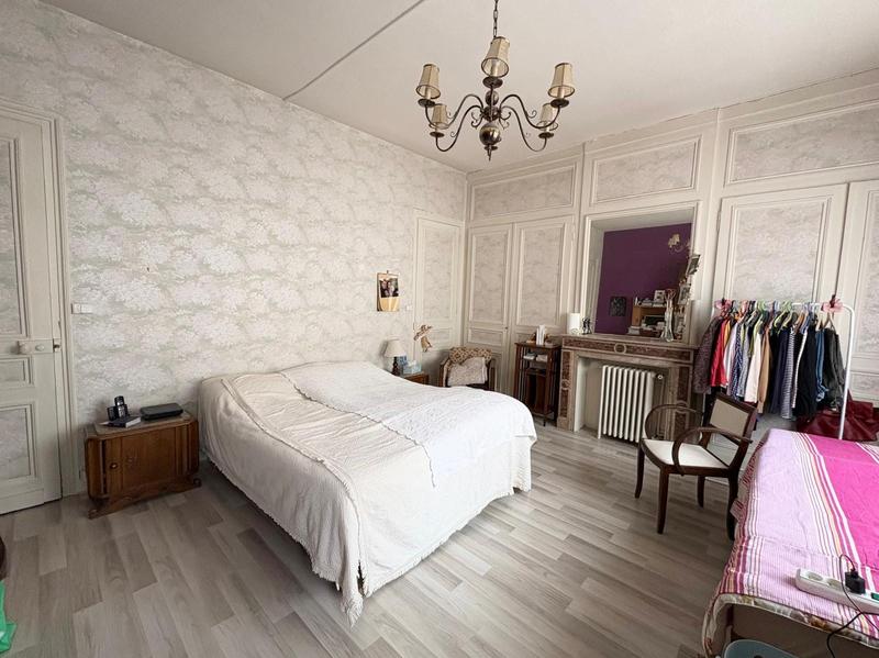 Maison - 233 m² - 7 pièces