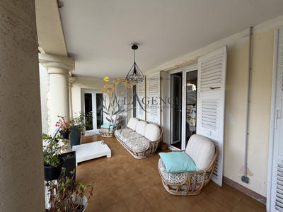 Appartement - 180 m² - 7 pièces