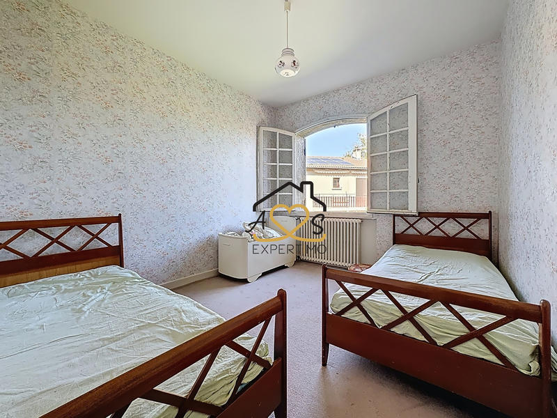 Maison - 240 m² - 11 pièces