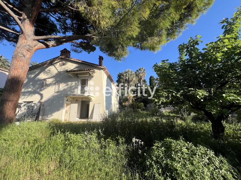 Maison - 258 m² - 6 pièces