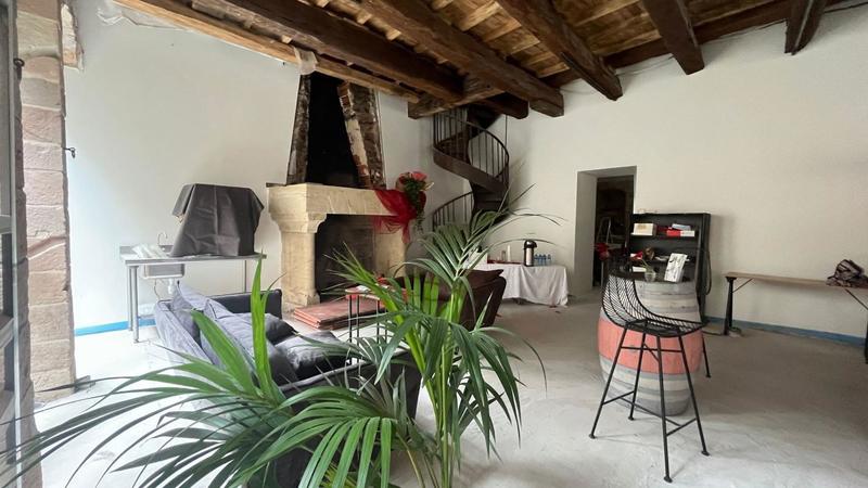 Maison de ville - 1 300 m² - 10 pièces