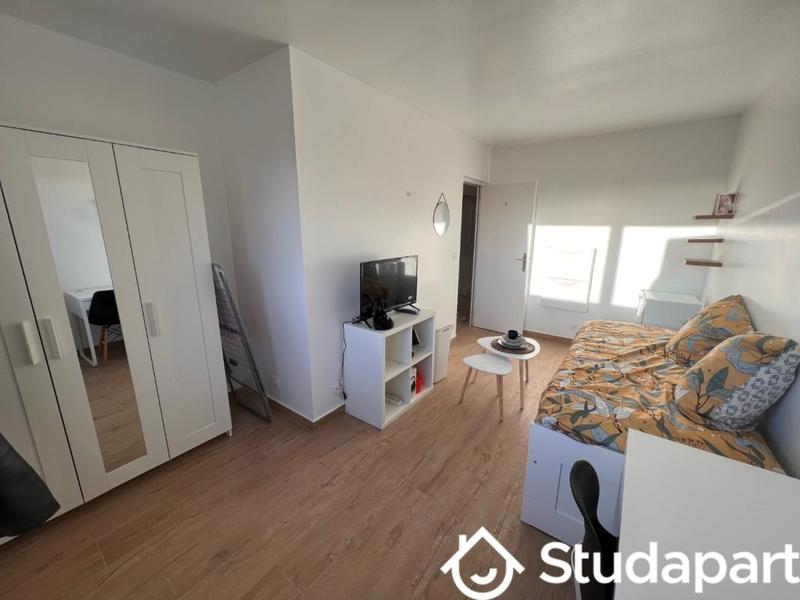Chambre - 11 m² - 1 pièce