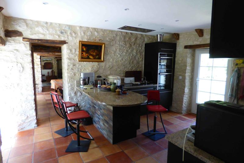 Maison traditionnelle - 276 m² - 10 pièces