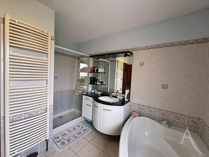 Maison - 144 m² - 7 pièces