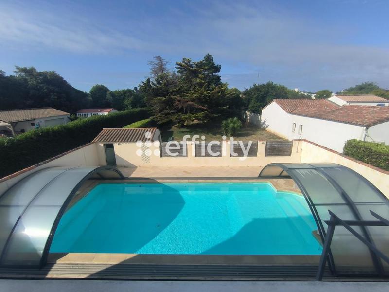 Maison - 213 m² - 9 pièces