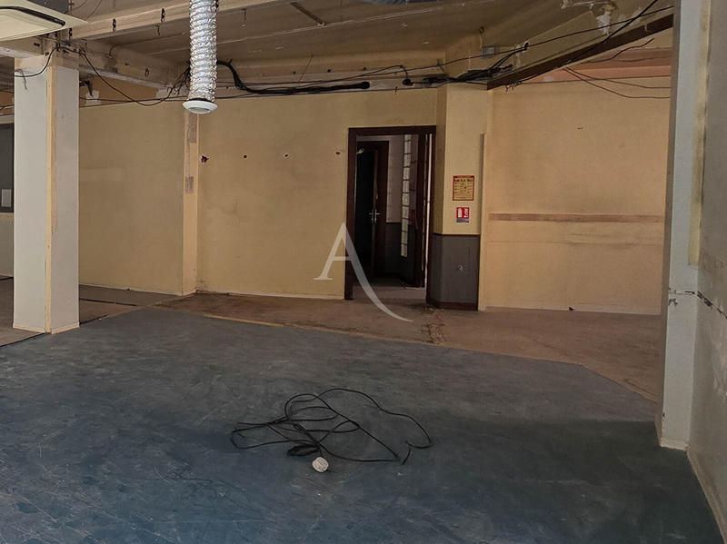 Local commercial - 224 m² - 6 pièces