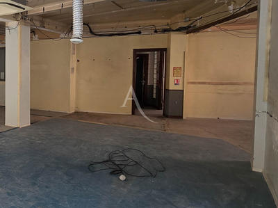 Local commercial - 224 m² - 6 pièces